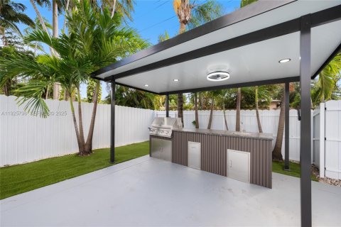 House in Hollywood, Florida 3 bedrooms, 188.5 sq.m. № 1992868 - photo 28