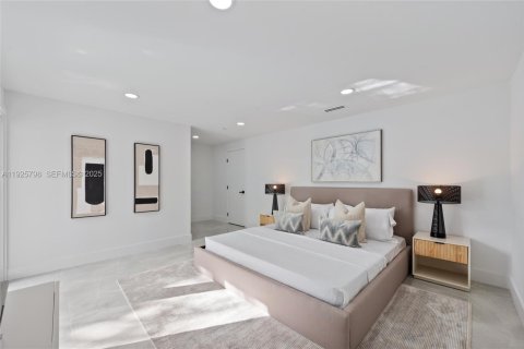 House in Hollywood, Florida 3 bedrooms, 188.5 sq.m. № 1992868 - photo 10