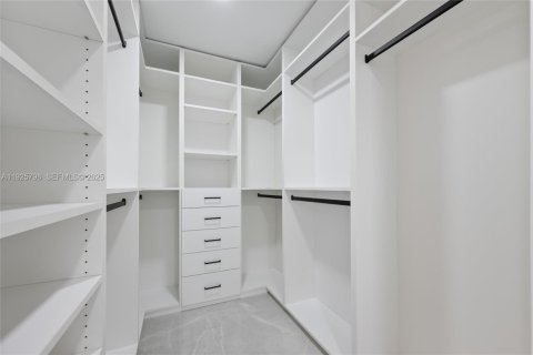 House in Hollywood, Florida 3 bedrooms, 188.5 sq.m. № 1992868 - photo 15