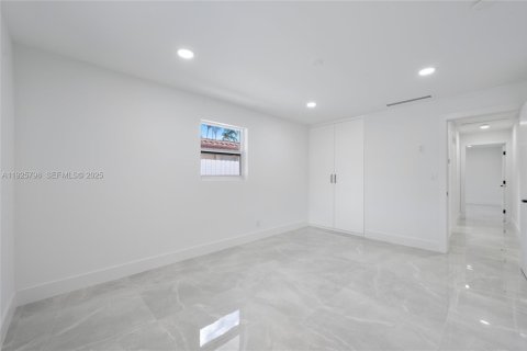 House in Hollywood, Florida 3 bedrooms, 188.5 sq.m. № 1992868 - photo 20