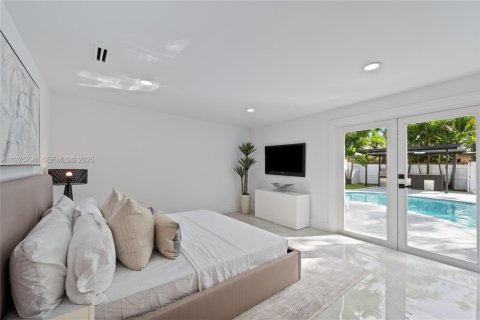 House in Hollywood, Florida 3 bedrooms, 188.5 sq.m. № 1992868 - photo 12