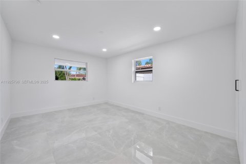 House in Hollywood, Florida 3 bedrooms, 188.5 sq.m. № 1992868 - photo 19