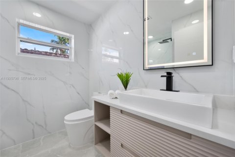 House in Hollywood, Florida 3 bedrooms, 188.5 sq.m. № 1992868 - photo 22
