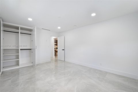 House in Hollywood, Florida 3 bedrooms, 188.5 sq.m. № 1992868 - photo 21