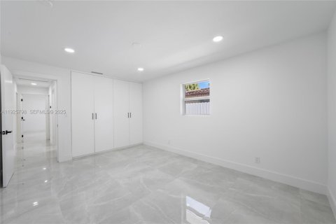 House in Hollywood, Florida 3 bedrooms, 188.5 sq.m. № 1992868 - photo 25