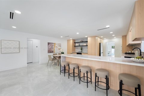 House in Hollywood, Florida 3 bedrooms, 188.5 sq.m. № 1992868 - photo 6