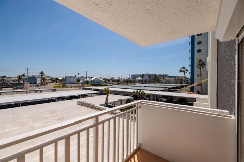 Condominio en venta en Redington Shores, Florida, 2 dormitorios, 134.71 m2 № 1685010 - foto 21