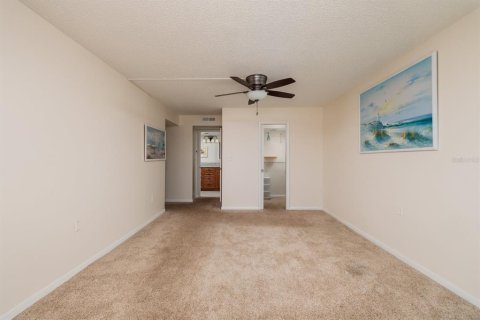 Condominio en venta en Redington Shores, Florida, 2 dormitorios, 134.71 m2 № 1685010 - foto 22