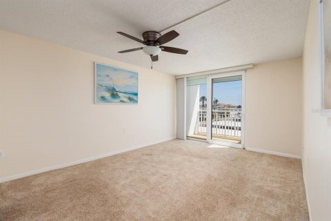 Condominio en venta en Redington Shores, Florida, 2 dormitorios, 134.71 m2 № 1685010 - foto 19
