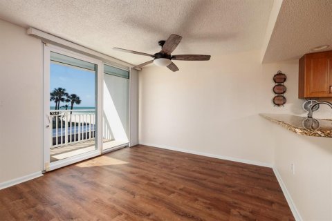 Condominio en venta en Redington Shores, Florida, 2 dormitorios, 134.71 m2 № 1685010 - foto 11