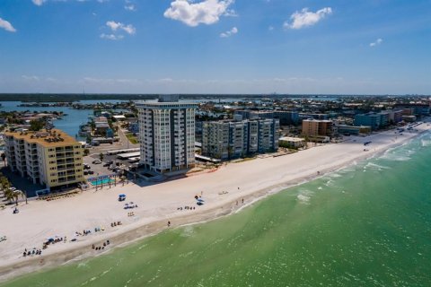 Condominio en venta en Redington Shores, Florida, 2 dormitorios, 134.71 m2 № 1685010 - foto 3