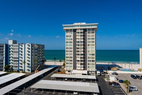 Condominio en venta en Redington Shores, Florida, 2 dormitorios, 134.71 m2 № 1685010 - foto 1