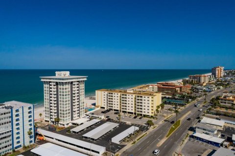 Condominio en venta en Redington Shores, Florida, 2 dormitorios, 134.71 m2 № 1685010 - foto 2