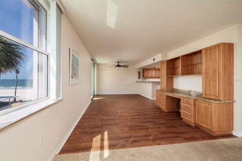Condominio en venta en Redington Shores, Florida, 2 dormitorios, 134.71 m2 № 1685010 - foto 15