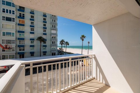 Condominio en venta en Redington Shores, Florida, 2 dormitorios, 134.71 m2 № 1685010 - foto 12