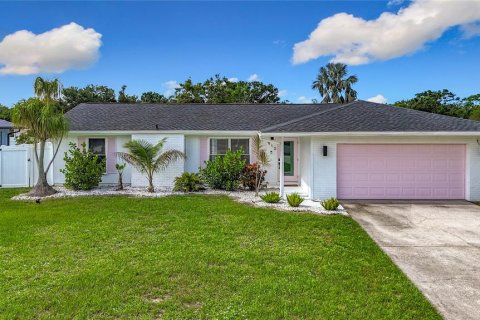 House in Sarasota, Florida 3 bedrooms, 137.87 sq.m. № 1780261 - photo 3