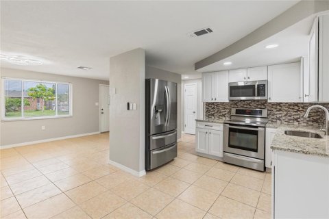Villa ou maison à vendre à Holiday, Floride: 3 chambres, 100.33 m2 № 2355100 - photo 5