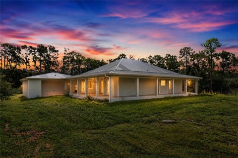 House in North Port, Florida 3 bedrooms, 219.99 sq.m. № 2285068