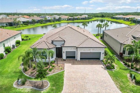 House in Bradenton, Florida 3 bedrooms, 267.84 sq.m. № 1744571 - photo 7