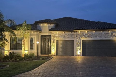 House in Bradenton, Florida 3 bedrooms, 267.84 sq.m. № 1744571 - photo 1