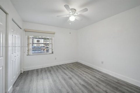 Condo in Miami, Florida, 2 bedrooms  № 1802456 - photo 19
