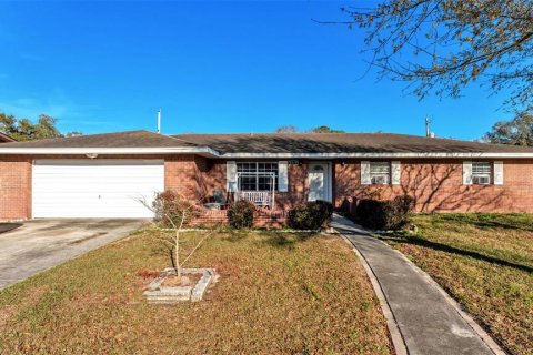 House in Lakeland, Florida 3 bedrooms, 182.09 sq.m. № 2105906