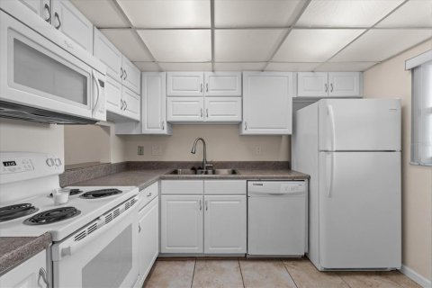 Condo in Ormond Beach, Florida, 2 bedrooms  № 1619037 - photo 7