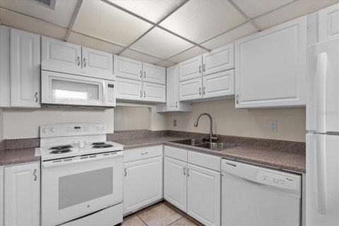 Condo in Ormond Beach, Florida, 2 bedrooms  № 1619037 - photo 11