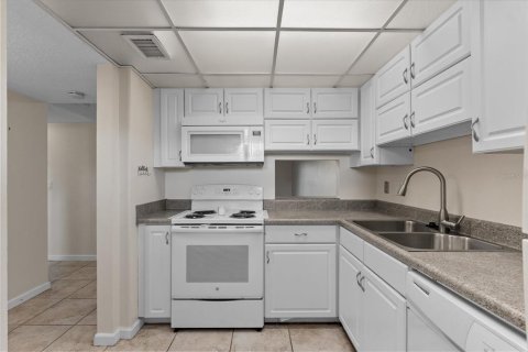 Condo in Ormond Beach, Florida, 2 bedrooms  № 1619037 - photo 8