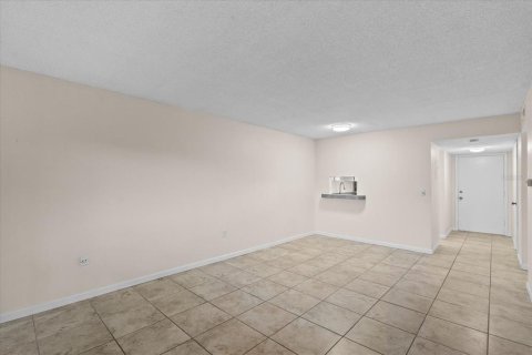 Condo in Ormond Beach, Florida, 2 bedrooms  № 1619037 - photo 15