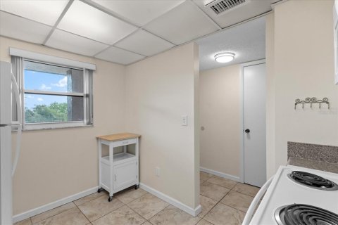 Condo in Ormond Beach, Florida, 2 bedrooms  № 1619037 - photo 12
