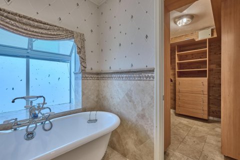 Casa en venta en Fort Lauderdale, Florida, 3 dormitorios, 330.36 m2 № 2414362 - foto 22