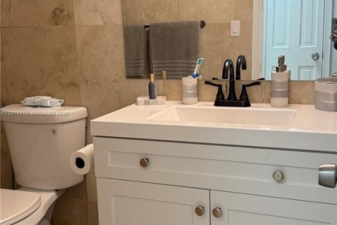 Condo in Miami Beach, Florida, 1 bedroom  № 2076556 - photo 10
