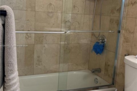 Condo in Miami Beach, Florida, 1 bedroom  № 2076556 - photo 11