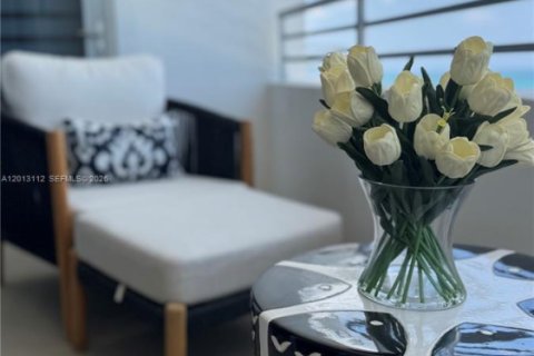 Condo in Miami Beach, Florida, 1 bedroom  № 2076556 - photo 13
