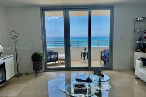 Condo in Miami Beach, Florida, 1 bedroom  № 2076556 - photo 3