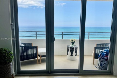 Condo in Miami Beach, Florida, 1 bedroom  № 2076556 - photo 2