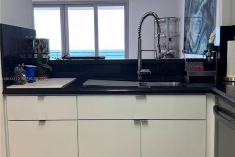 Condo in Miami Beach, Florida, 1 bedroom  № 2076556 - photo 7