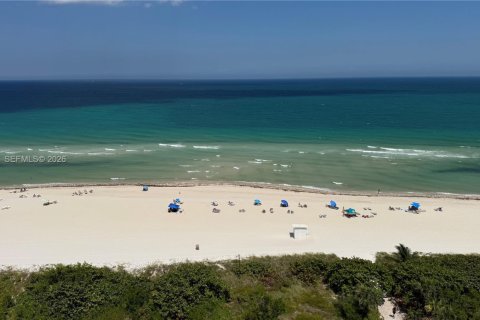 Condo in Miami Beach, Florida, 1 bedroom  № 2076556 - photo 16