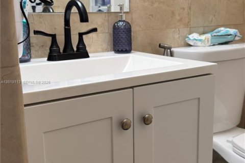 Condo in Miami Beach, Florida, 1 bedroom  № 2076556 - photo 9