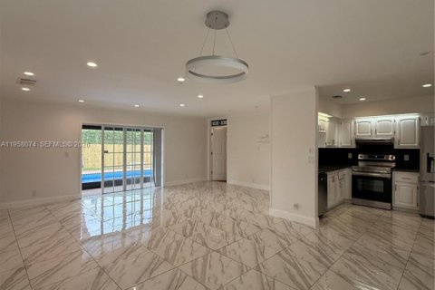 House in Boca Raton, Florida 3 bedrooms, 142.79 sq.m. № 2026693