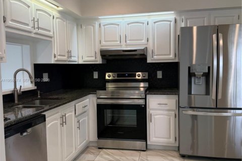 House in Boca Raton, Florida 3 bedrooms, 142.79 sq.m. № 2026693 - photo 4