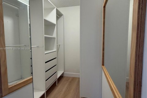 House in Boca Raton, Florida 3 bedrooms, 142.79 sq.m. № 2026693 - photo 12