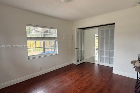 House in Boca Raton, Florida 3 bedrooms, 142.79 sq.m. № 2026693 - photo 25