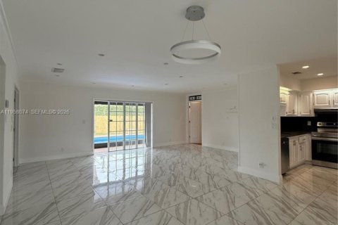 House in Boca Raton, Florida 3 bedrooms, 142.79 sq.m. № 2026693 - photo 2