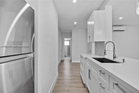 Снять в аренду кондоминиум в Майами-Бич, Флорида 1 спальня, 58.99м2, № 2006060 - фото 2