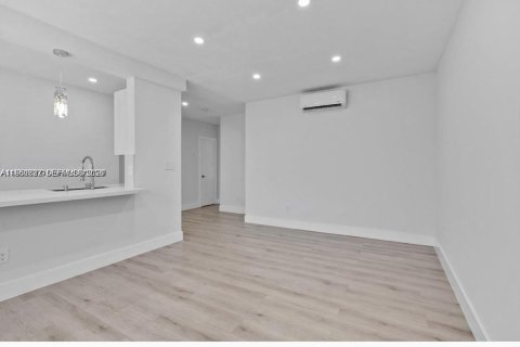 Снять в аренду кондоминиум в Майами-Бич, Флорида 1 спальня, 58.99м2, № 2006060 - фото 3