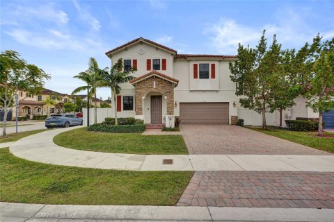 Casa en Hialeah, Florida 5 dormitorios, 308.06 m2 № 2152817