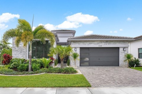 House in Boca Raton, Florida 3 bedrooms, 297.84 sq.m. № 2276057
