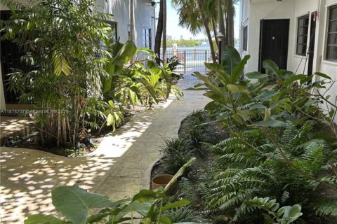 Купить кондоминиум в Майами, Флорида 1 спальня, 60.67м2, № 1921796 - фото 2